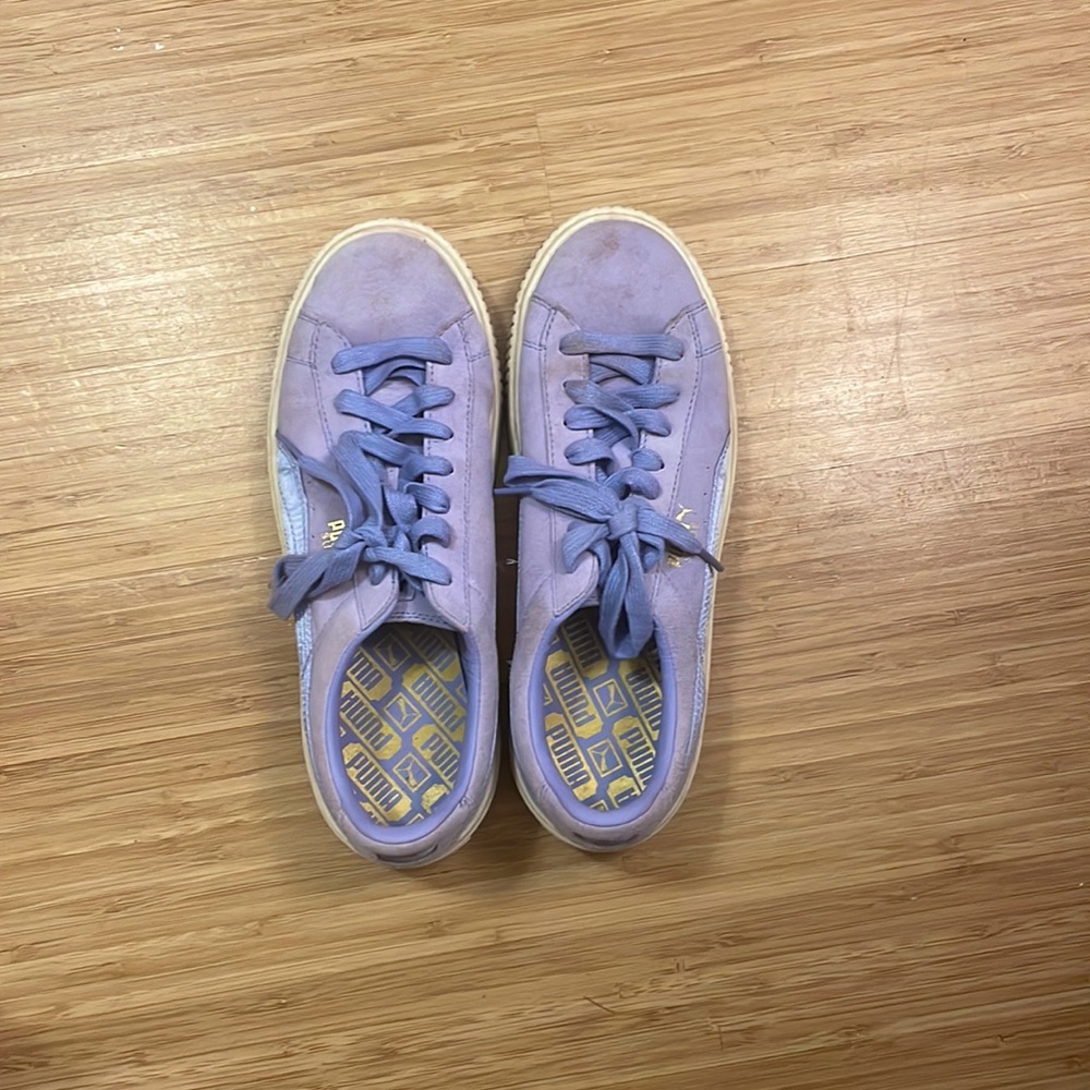 Slightly worn puma women’s suede shoes
